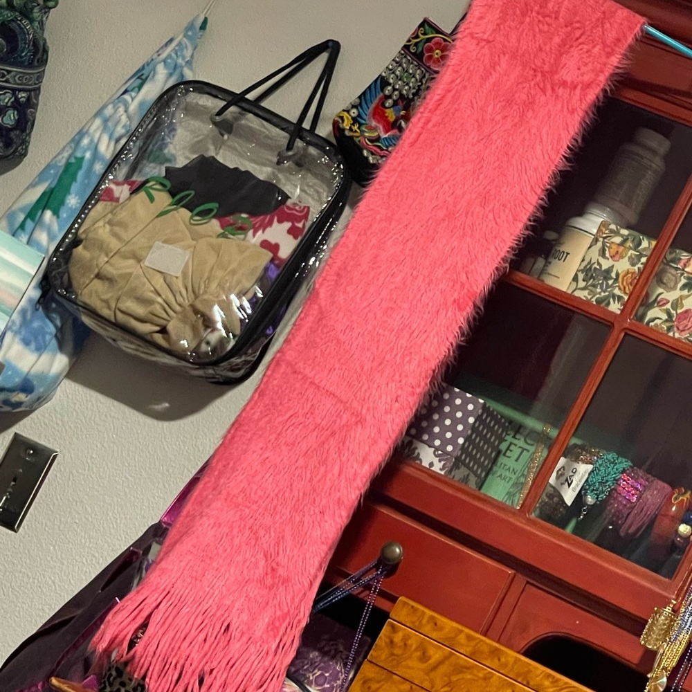 Fuzzy faux cashmere scarf long vtg w/fringe super soft acrylic no tags/Flaws